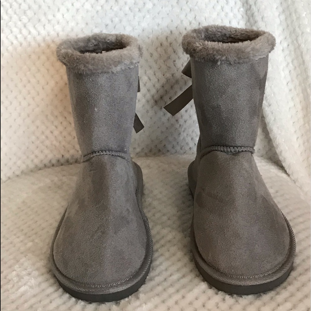 Grey Boots, With a bow on the back of each boot